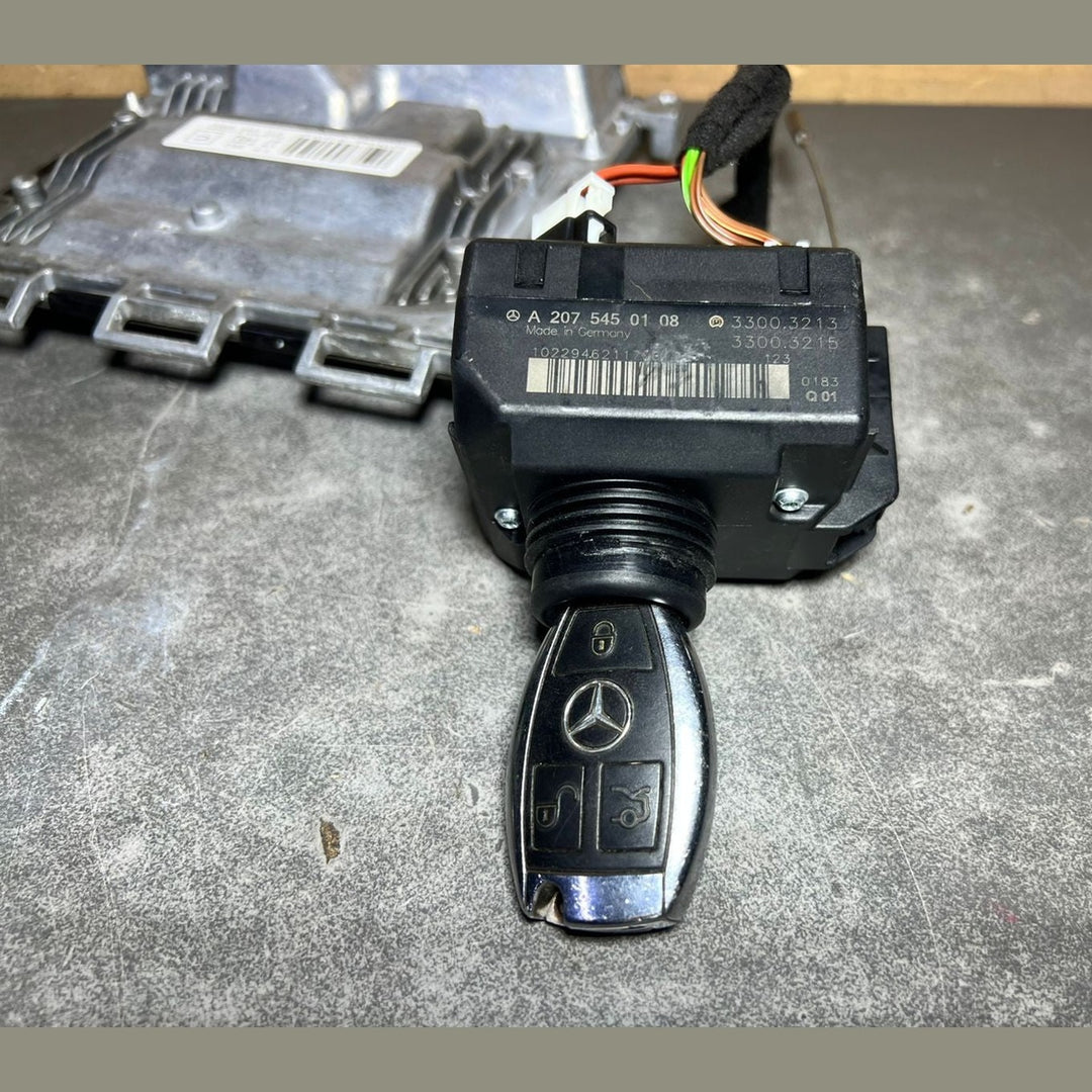 2010-14 Mercedes-Benz W204 ECU Engine Control Module Ignition Key Switch SET OEM