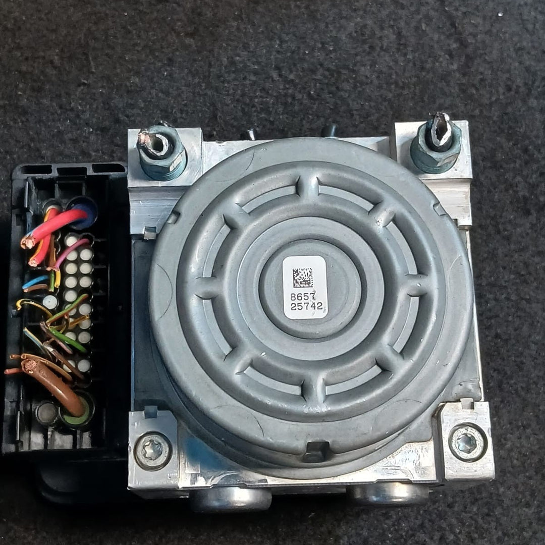 OEM BMW F30 F32 F22 F23 ABS DSC Hydraulic Pump Control Module 6868638