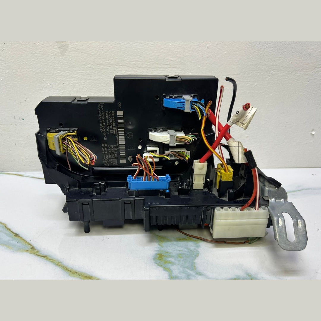 2010-2016 Mercedes-Benz E350 Rear Fuse Relay Box Sam Assy 212 9004001 W212 E550