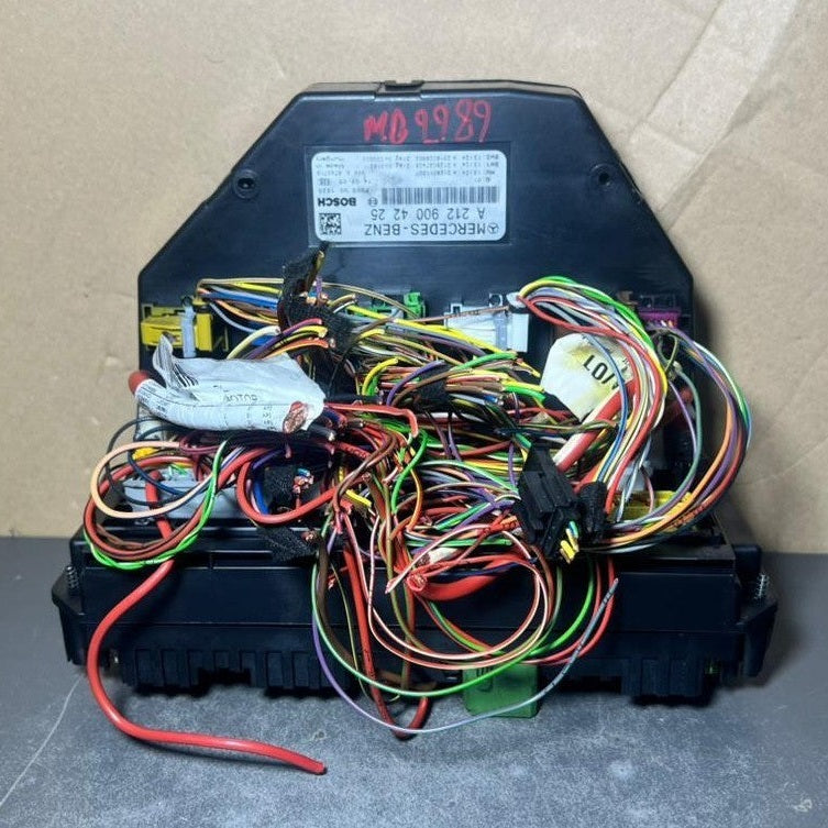 10-16 Mercedes-Benz W218 W212 W204 Front SAM Module Relay Fuse Box A212 9004225