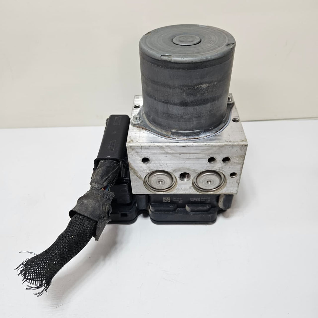 2011-2016 BMW 5 Series F10 F11 528i 535i, 550i ABS Pump Control Module 6797668