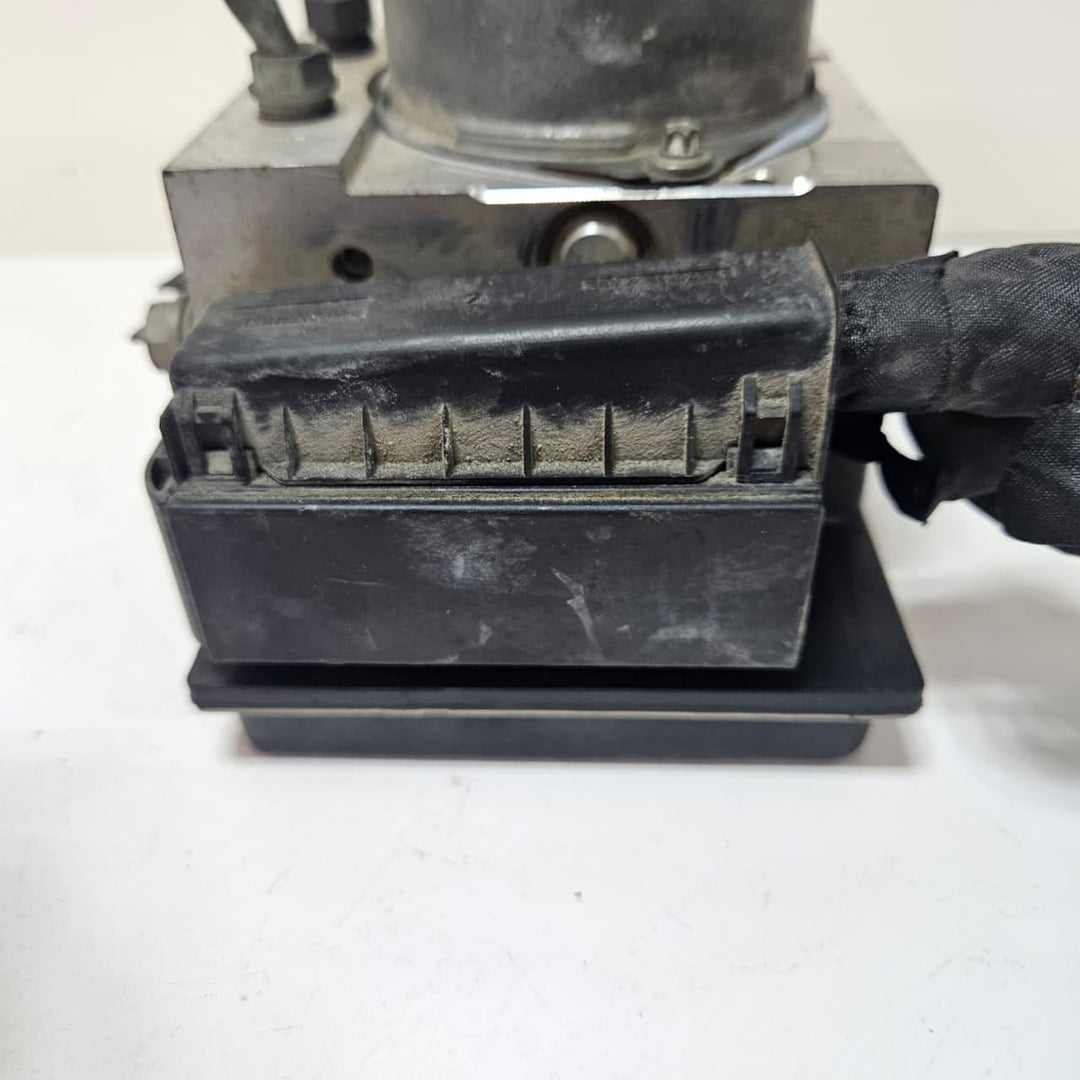 2004-2007 BMW 5 6 Series E60 E61 530i E63 E64 ABS Hydraulic Pump 6769707
