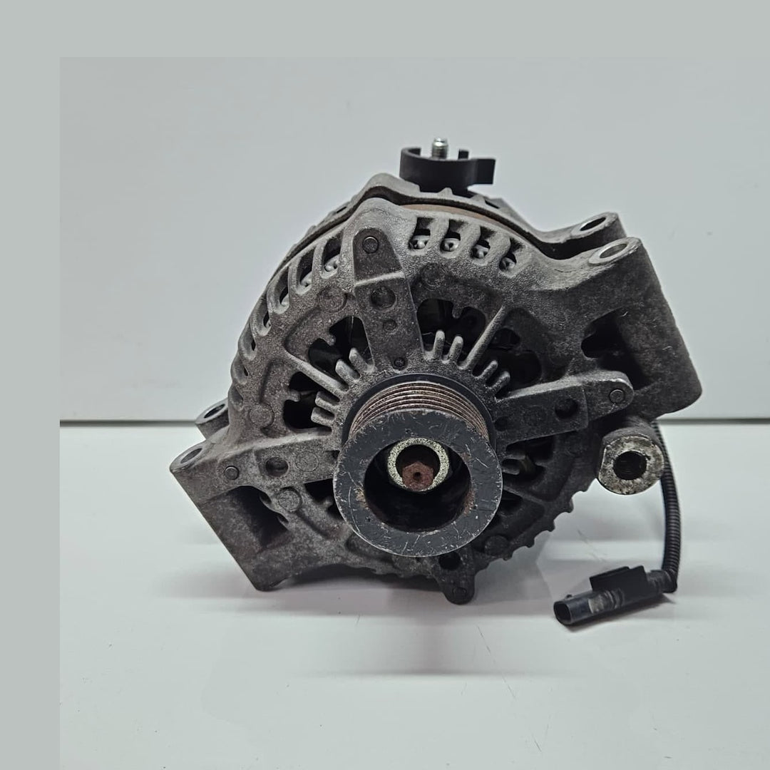 7606628-2010-2016 BMW M5 M6 F10 F06 X6M F86 4.4L turbo Engines Alternator OEM