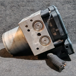 Load image into Gallery viewer, BMW F07 DSC ANTI BREAKING SYSTEM PUMP BREAK HYDRO CONTROL UNIT MODULE 6853400