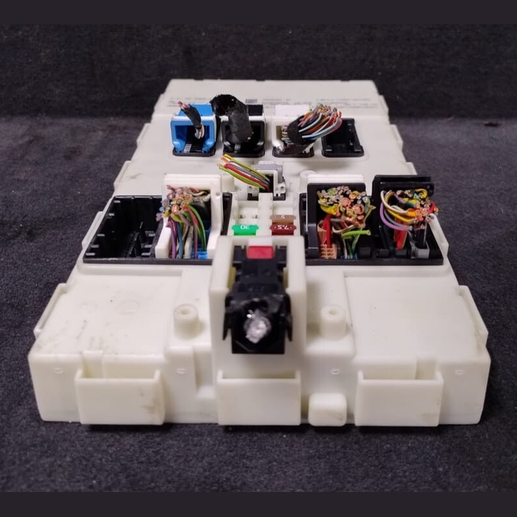 8617551  BMW 3 SERIES F30 F31 F10 320i N20 B20B COMPLETE ECU FEM WITHOUT KEY