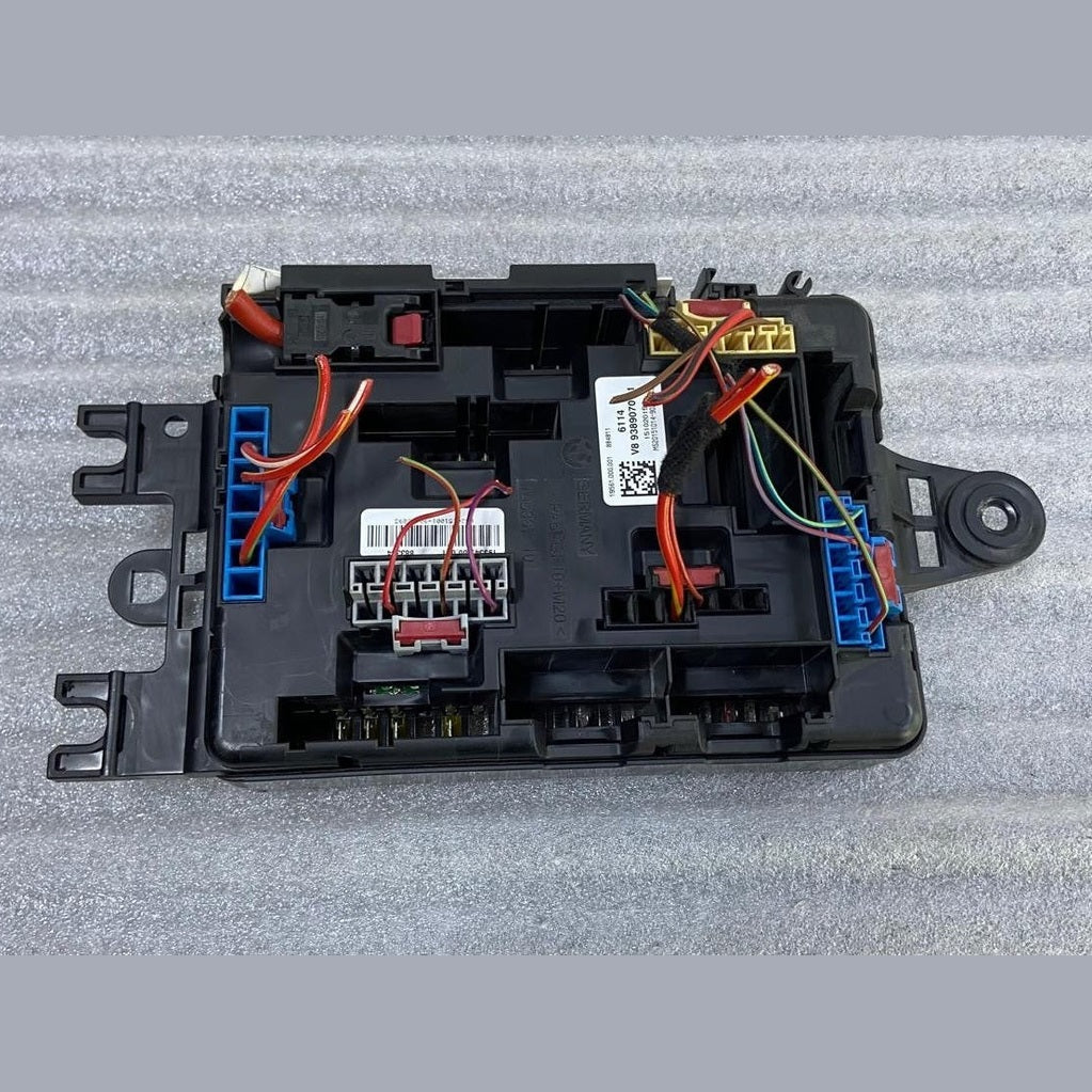 OEM BMW 4 SERIES F33 REAR FUSE RELAY POWER DISTRIBUTION BOX 9389070