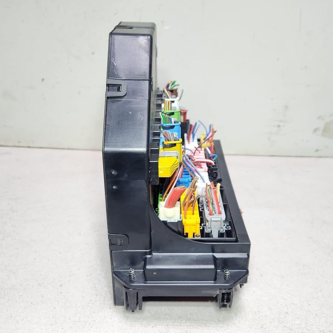 2006-2013 Mercedes-Benz W204 C-Class Fuse Box Control Module A2129003514 