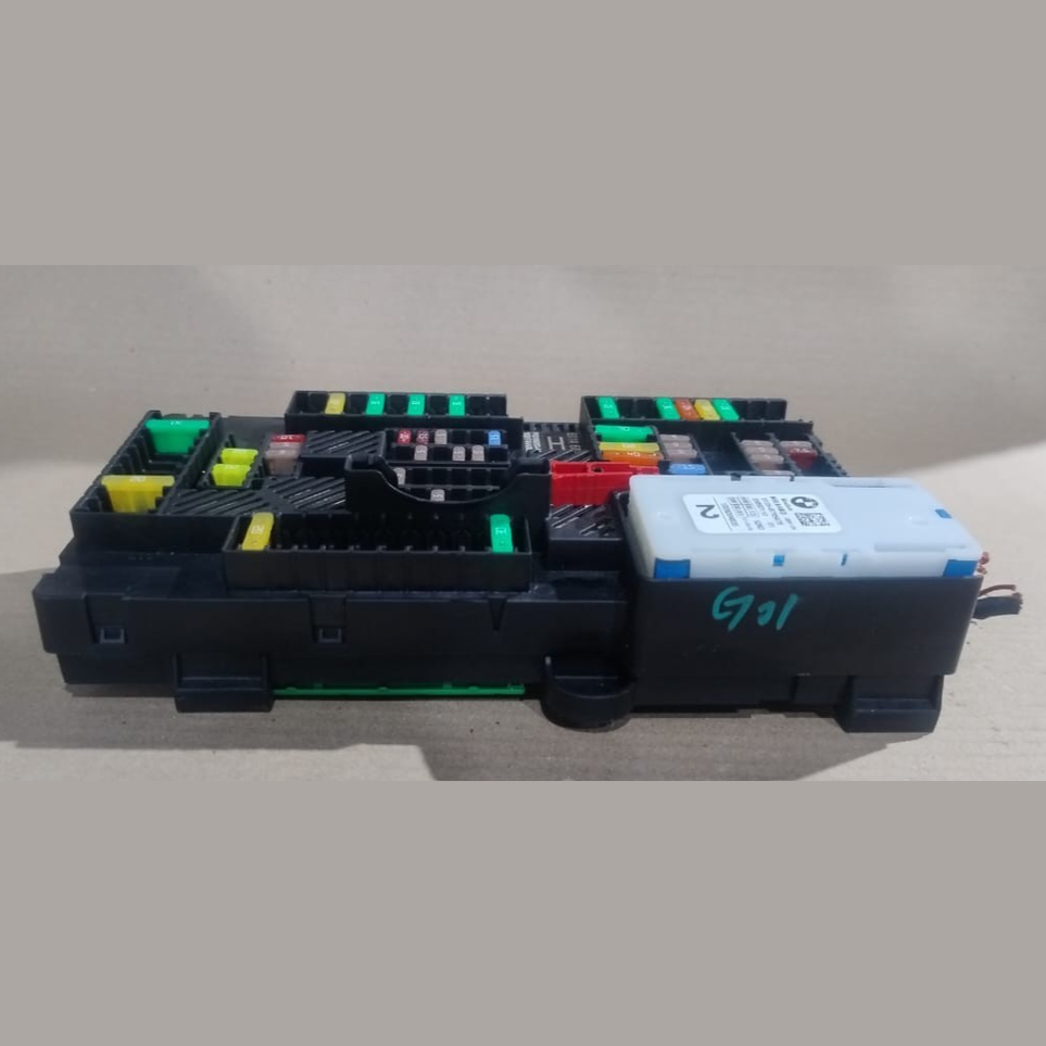 BMW F98 F97 X4 X3 G01  M BODY FUSE BOX CONTROL MODULE OEM  6828074