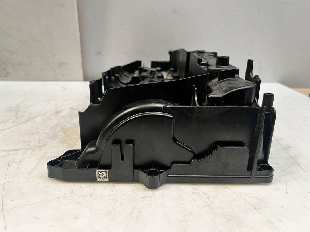 BMW F20 F22 F21 E90 E91 E92 E93 Cylinder Head Valve Cover 8589941 OEM