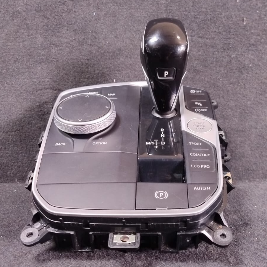 BMW 2 Gran Coupe F44 Gear Shifter and idrive with switch board 5A5C4A0 2022 RHD