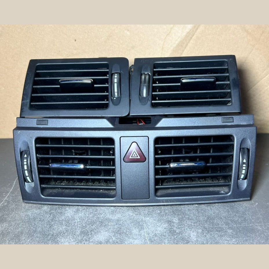 08-10 Mercedes W204 C-Class Front Center Dashboard  Heater A/C Air Vent Set