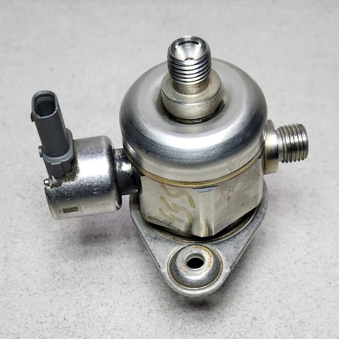 7847204 BMW M3 High Pressure Fuel Pump 7847204 2015-2021 F80 M3 F82 F83 M4 OEM