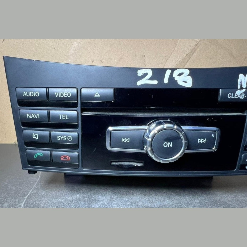 Mercedes W218 Navigation Command Radio Audio Head Unit CD Player A218 9008702