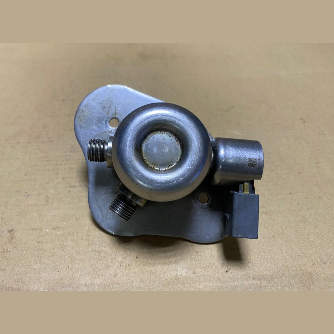 BMW High Pressure Fuel Pump 7562473 BMW 1 Series, 3 Series, and 5 Series models 