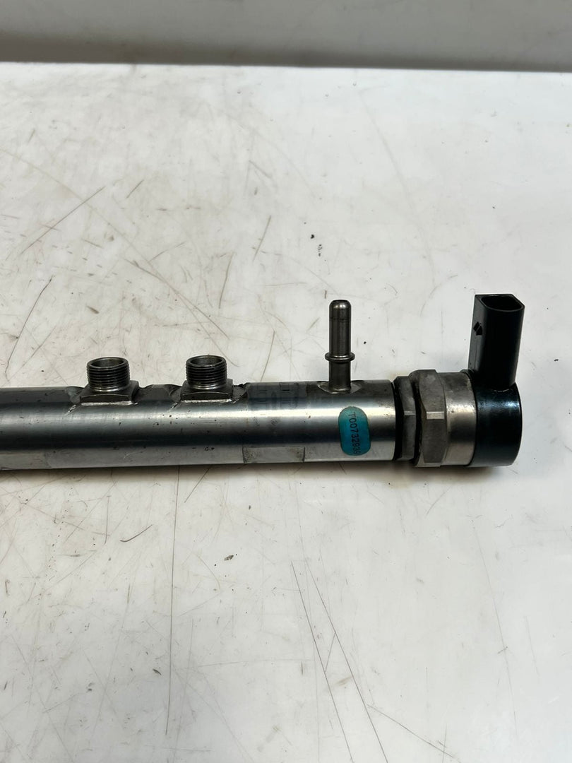 BMW 3 Series F30 F31 F35 320d 328d DIESEL Fuel Injection Rail 7800601 OEM