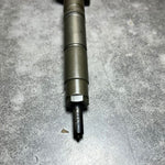 Bild in die Galerieansicht laden, Genuine Mercedes W164 Fuel Injector Sprinter 3.0L OM642 A642 0700587 Oem Diesel