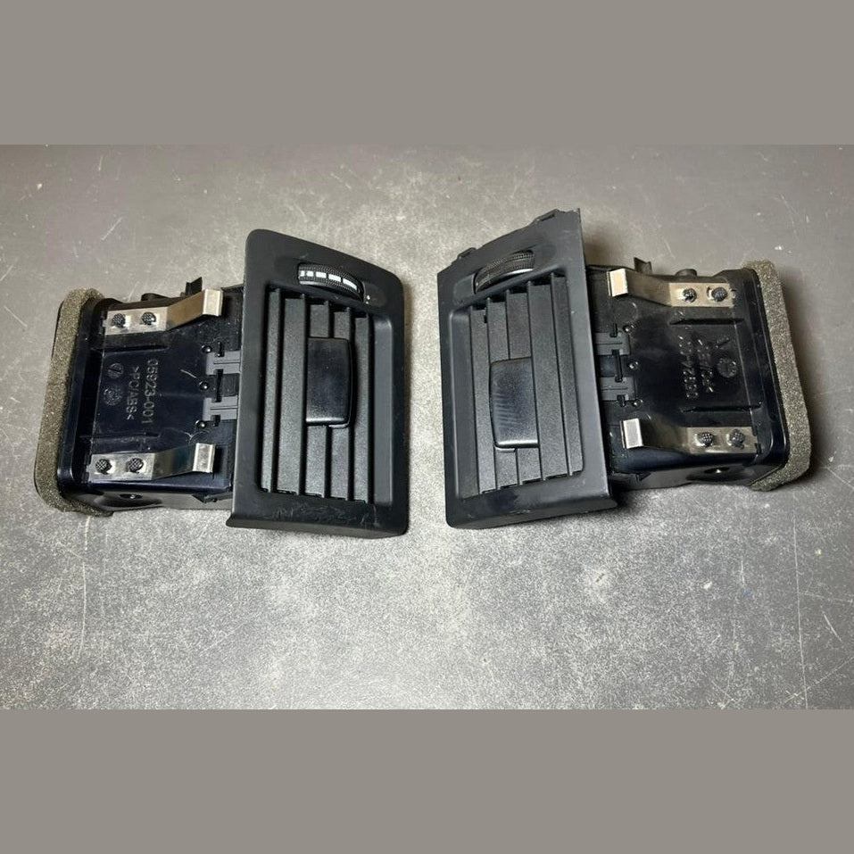08-10 Mercedes W204 C-Class Front Center Dashboard  Heater A/C Air Vent Set