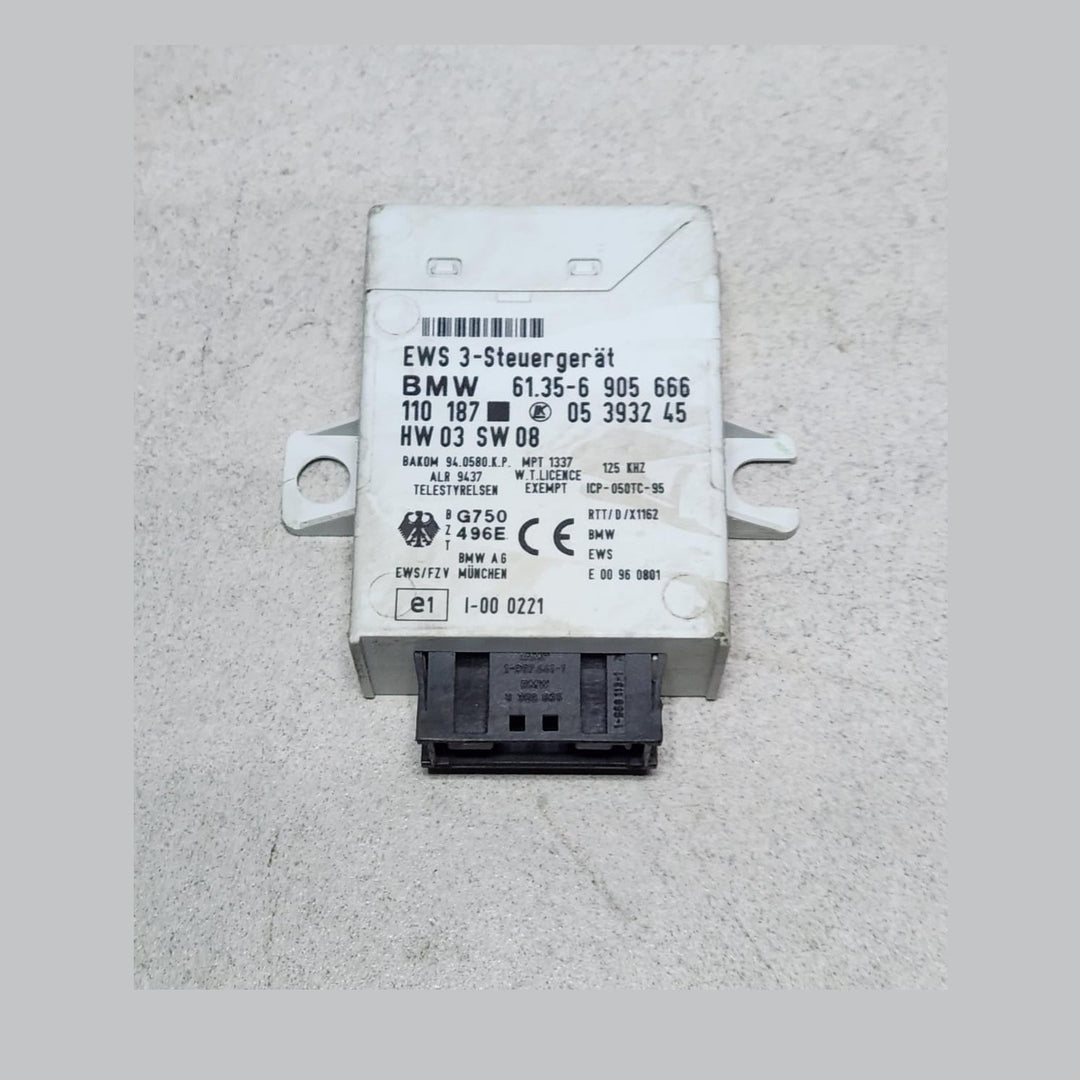 1998-1999 BMW 318i Engine Control Unit 7508292 3 Series E46 318i