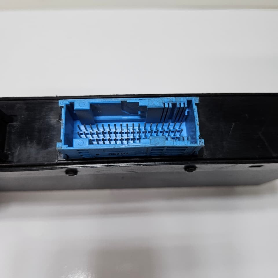 OEM BMW E87 1 SERIES BODY CONTROL MODULE 6983304