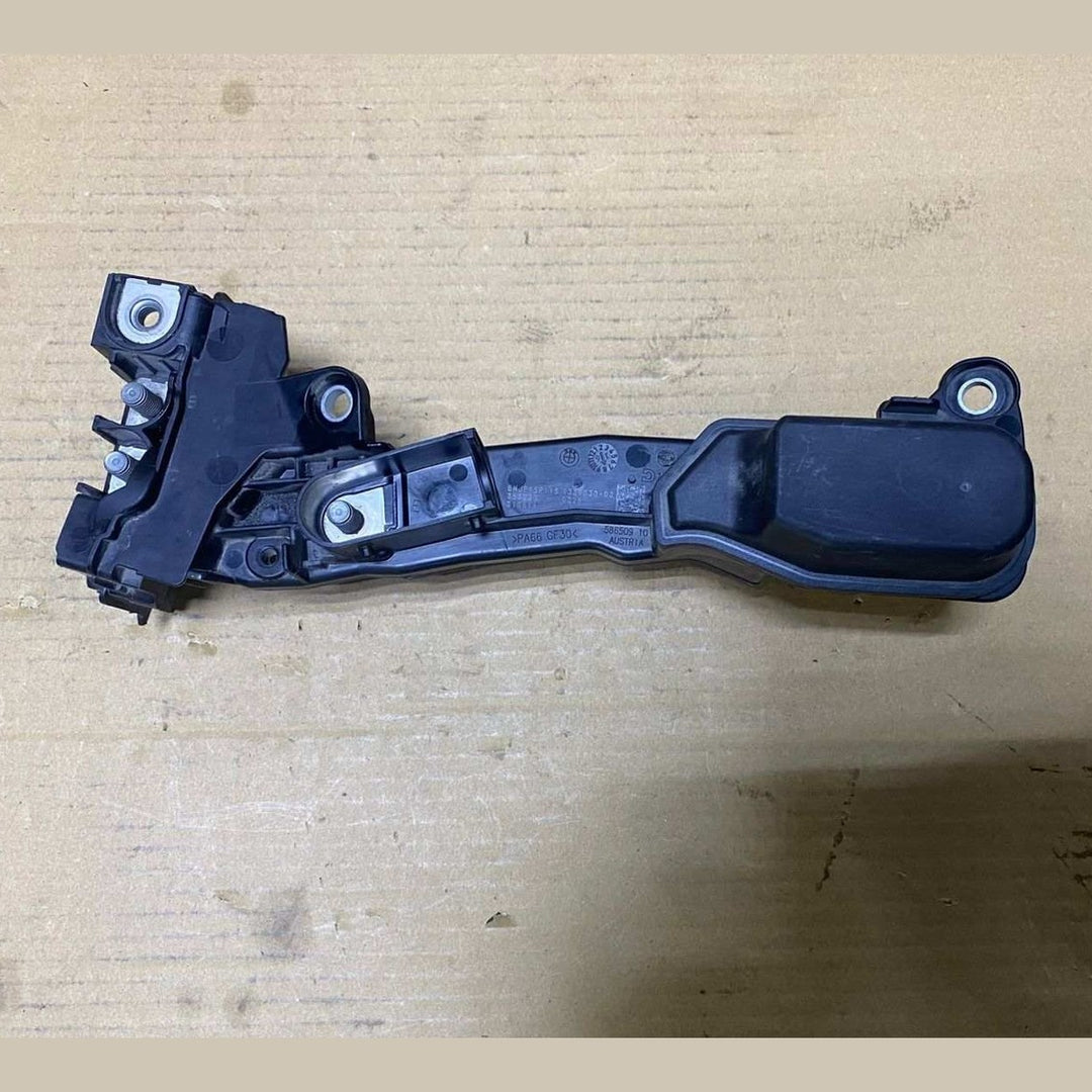 2018-2020 BMW 530e Positive Battery Jumper Point 9339830  740Le, 745e, and X3 G0