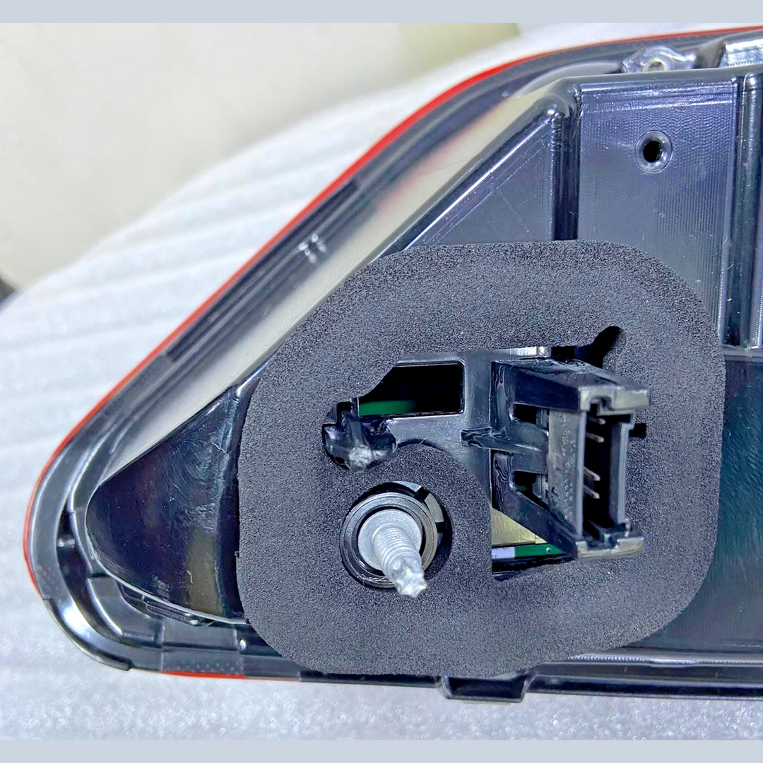 OEM BMW X4 G02 F98 LED Rear Light in the Side Panel Left 7409395