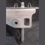 Bild in die Galerieansicht laden, BMW X3 F25 X4 F26 UPPER HOOD LOCK STRIKER SET LEFT &amp; RIGHT 7210734 &amp; 7210733