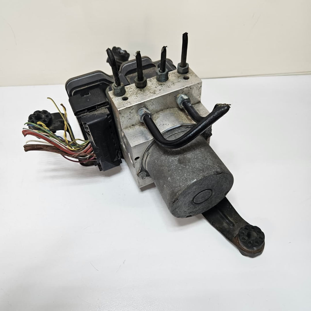 2014-2015 BMW X5 F15 and X6 F16 ABS Pump Control Module 6864790 USED