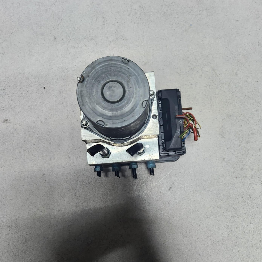 2015-2018 BMW X5 Abs Pump Control Module 6884733 X5 and X6