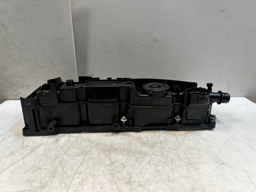 BMW F20 F22 F21 E90 E91 E92 E93 Cylinder Head Valve Cover 8589941 OEM