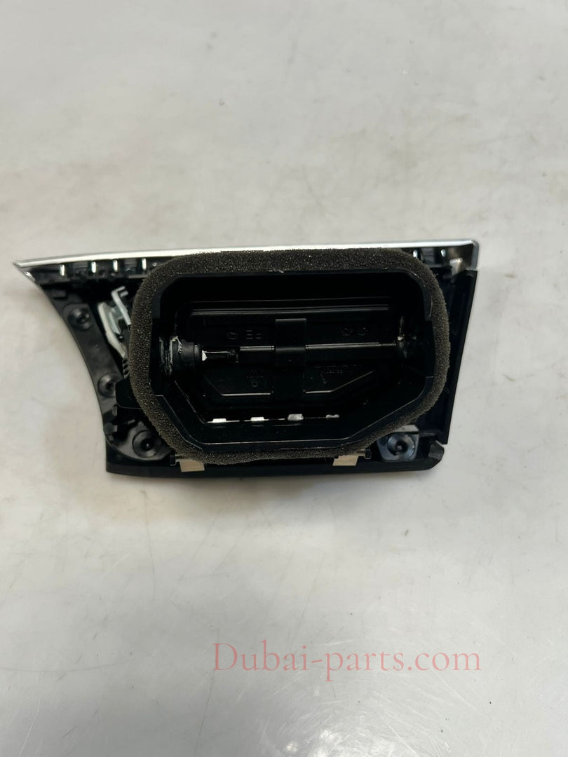 BMW 4' F30, F31, F80 Dashboard Air Vent Grille Right 9231995 OEM