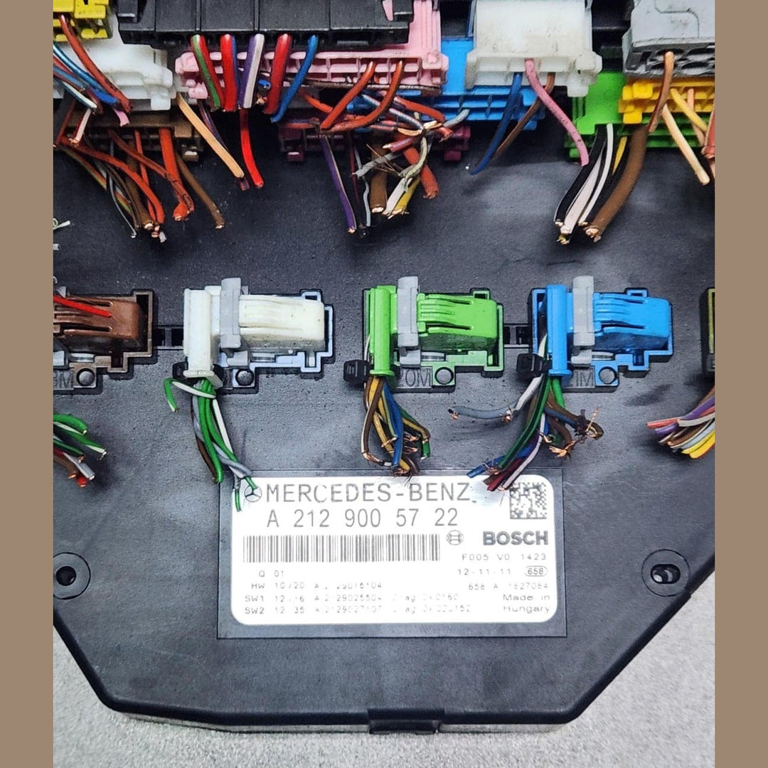 Mercedes-Benz Fuse Box A2129005722 C-Class W204 and E-Class W212
