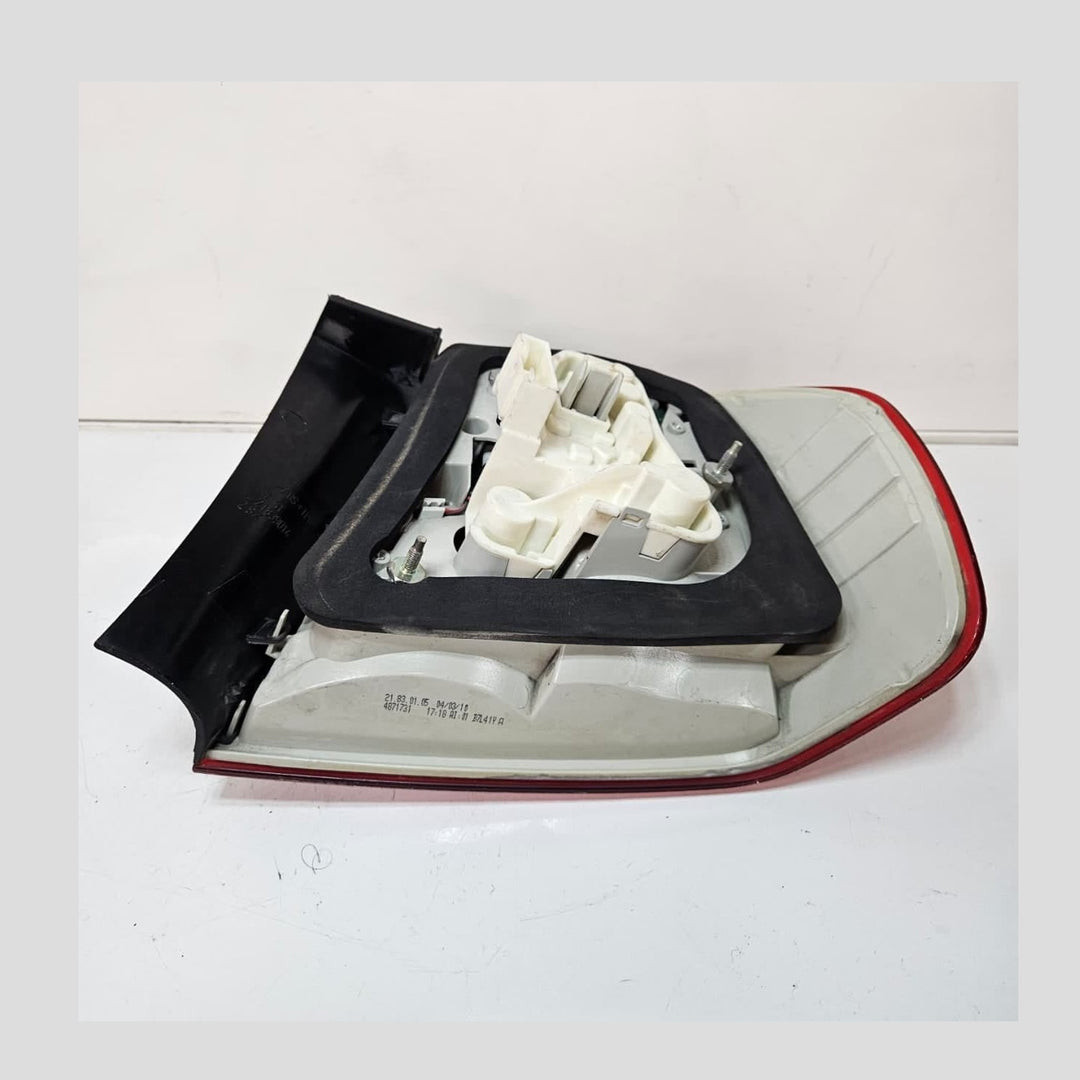 4871731-2008-2011 BMW 3 Series E90 E91 LCI 328i Rear Taillight Left Side OEM