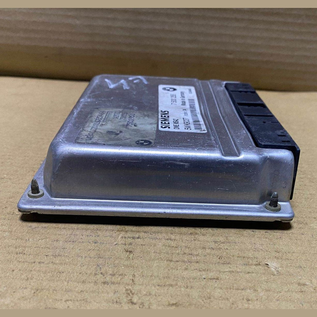 BMW 2001 530i -2002 Z3 Roadster 2.5i and Engine Control Unit 7511570
