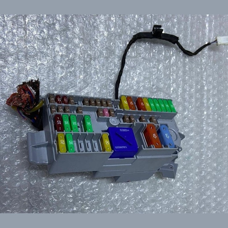 BMW M340i 330i 330e G20 G26 Front Power Distribution Fuse Relay Box 6807487