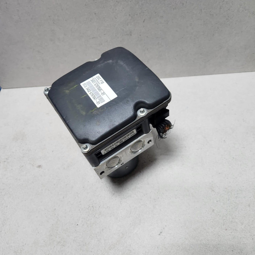 2011-2016 BMW 550i ABS Anti-Lock Brake Pump Control Module 6797045 F10 5-Series 
