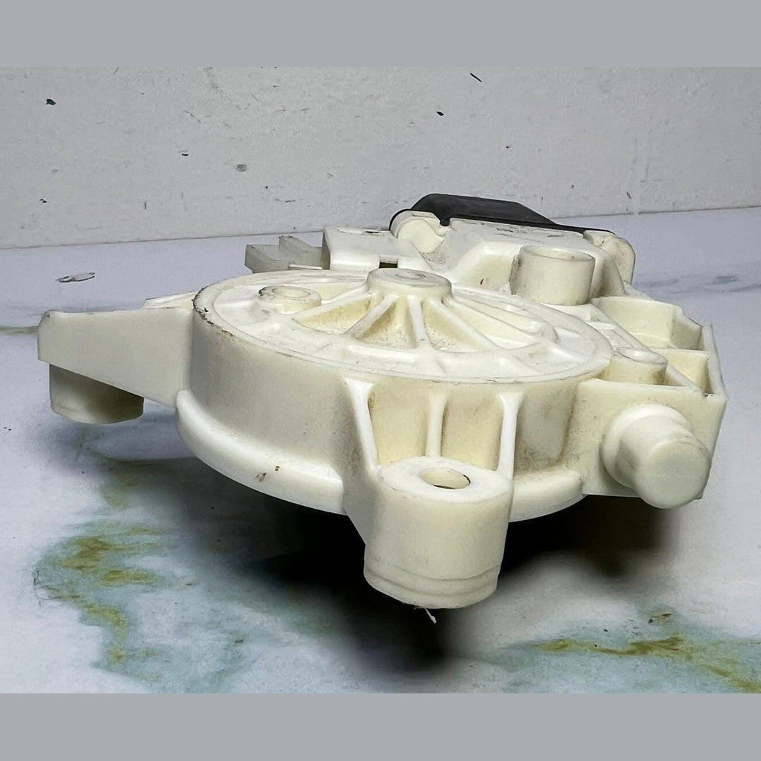 2013-2018 Mercedes-Benz A200 Front Right Window Motor A2469065200 A Class W176