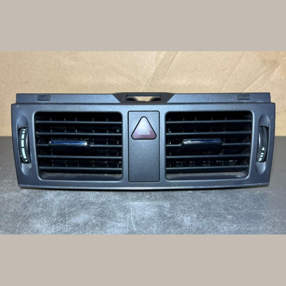 08-10 Mercedes W204 C-Class Front Center Dashboard  Heater A/C Air Vent Set