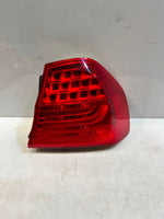 Bild in die Galerieansicht laden, 2009-2011 BMW 3 Series E90 323i Rear Right Tail BACK Light 7289430 USA OEM