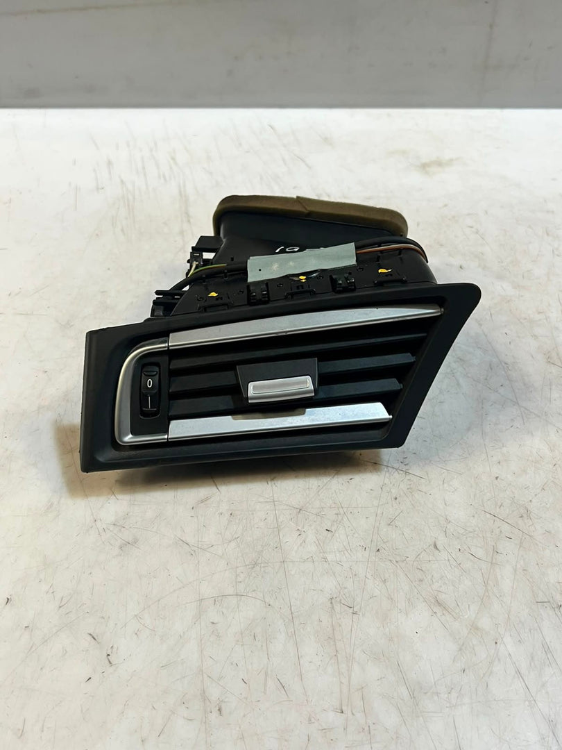 2010-2015 BMW 7 Series F01, F02, F03 F04 740i Dashboard Air Vent Grille 9115857