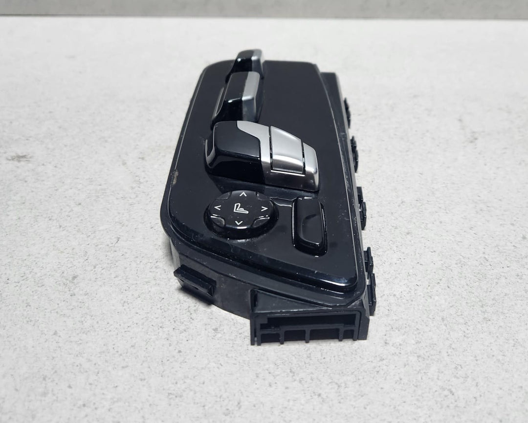 2017-2023 BMW 540i Front Left Seat Adjustment Switch 6834261 540i G30 M5 F90 