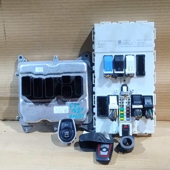 BMW F30 F25 N20 ENGINE CONTROL UNIT DME BOSCH OEM SET WITH KEY - 7646763