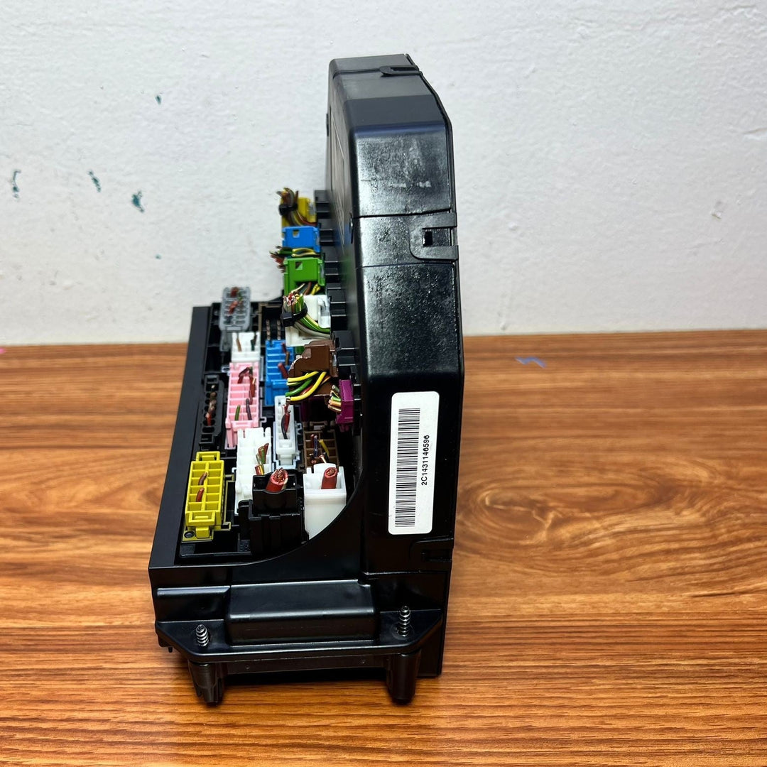 10-16 Mercedes-Benz W212 W204 Front SAM Module Relay Fuse Box A212 9009025 OEM