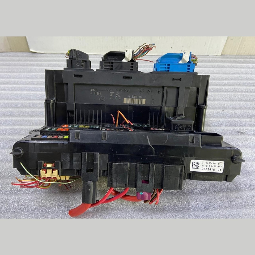 OEM BMW F10 F11 F12 Front Power Distribution Fuse Relay Box 9252815-01