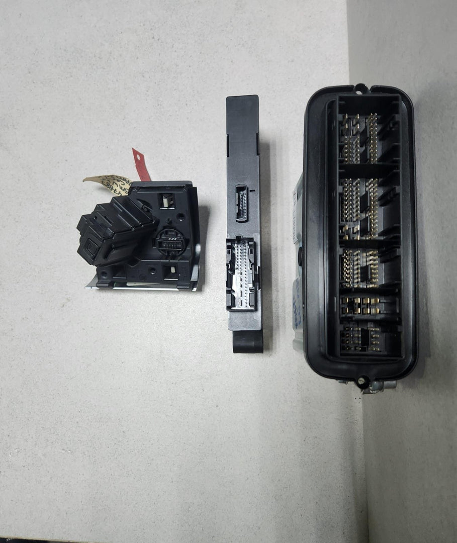 2009-2014 BMW X5 E70 LCI DIESEL Engine Control Unit 8512407 E70 E90 335D ECU SET