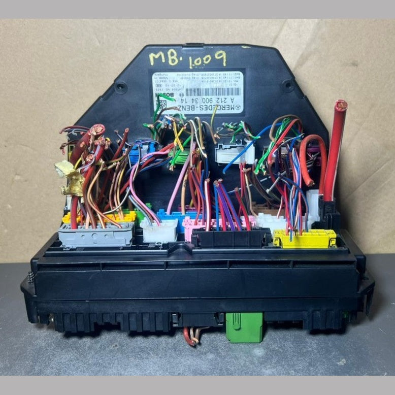 10-16 Mercedes-Benz W212 W204 Front SAM Module Relay Fuse Box A212 9003414 OEM