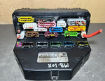 Bild in die Galerieansicht laden, 10-16 Mercedes-Benz W212 W204 Front SAM Module Relay Fuse Box A2129003614 OEM