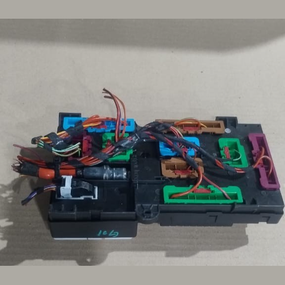 BMW F98 F97 X4 X3 G01  M BODY FUSE BOX CONTROL MODULE OEM  6828074
