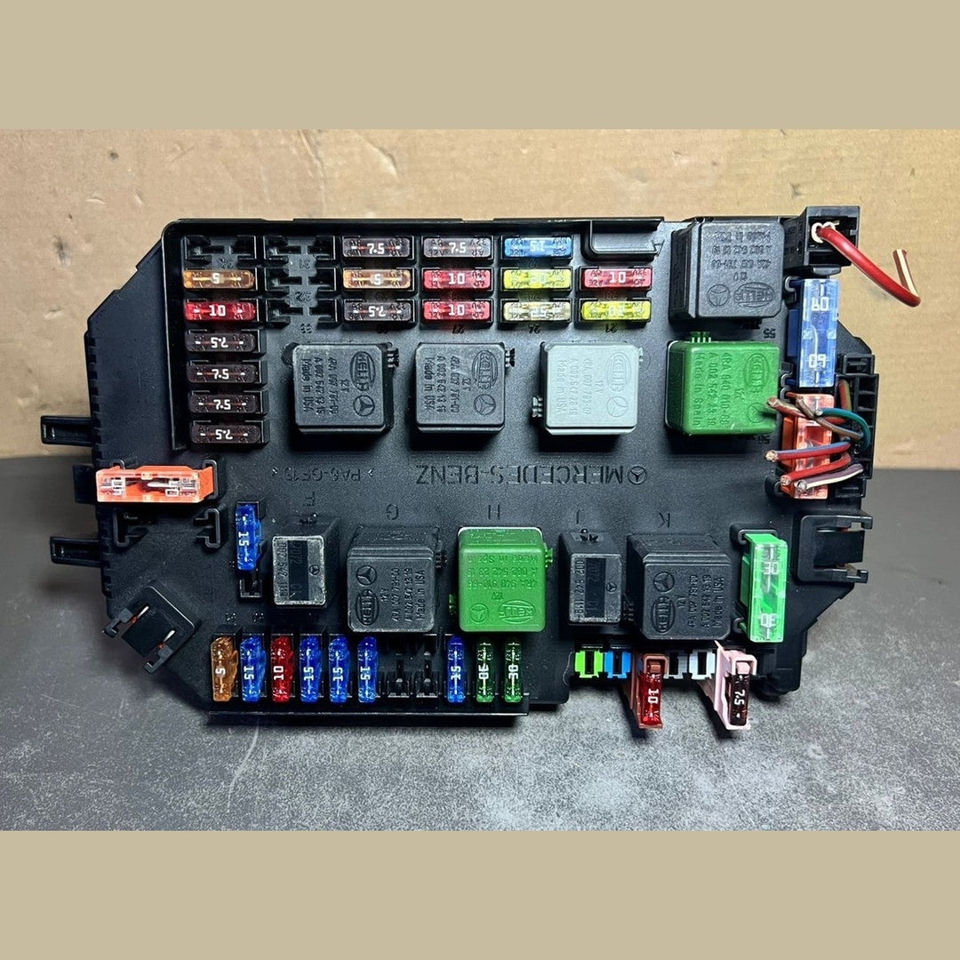 Mercedes W221 S-Class Front Fuse Relay Box SAM Control A221 5404550 \ 2215401001