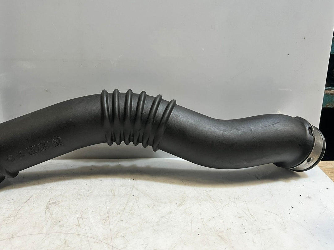 2012-2016 BMW Z4 E89 N20 X1 2.0i E84 AIR LINE DUCT Intercooler Hose 7607941 OEM