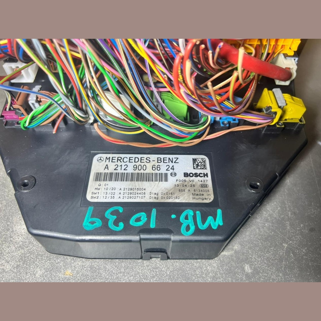 10-16 Mercedes-Benz W212 W204 Front SAM Module Relay Fuse Box A212 9006624 OEM